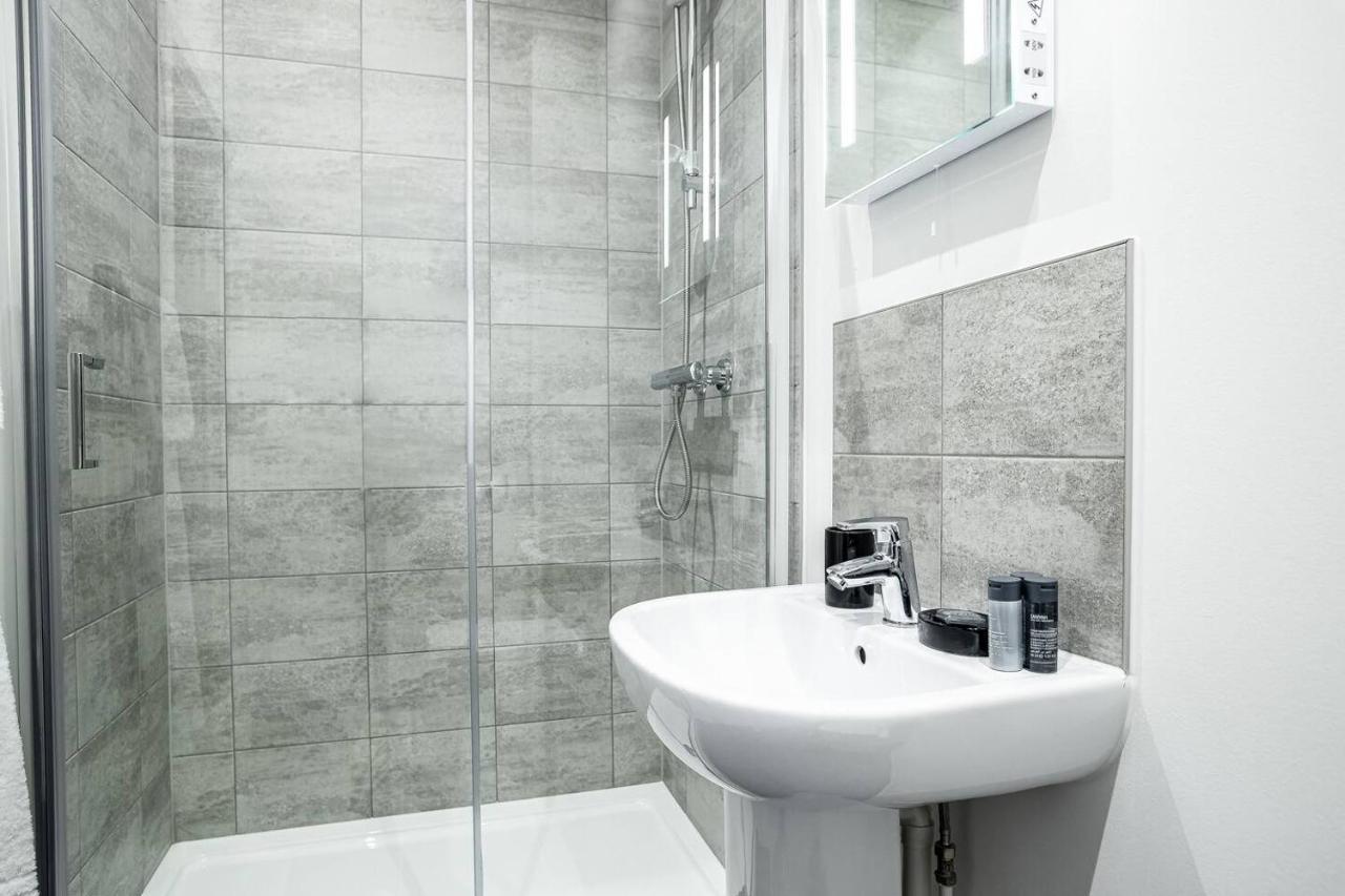 Two Bedroom - Central Peterborough Apartment - Bayard Apartments Εξωτερικό φωτογραφία